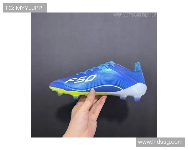 2025年足球球星战靴最新款式发布 打造完美性能与时尚结合的巅峰之作