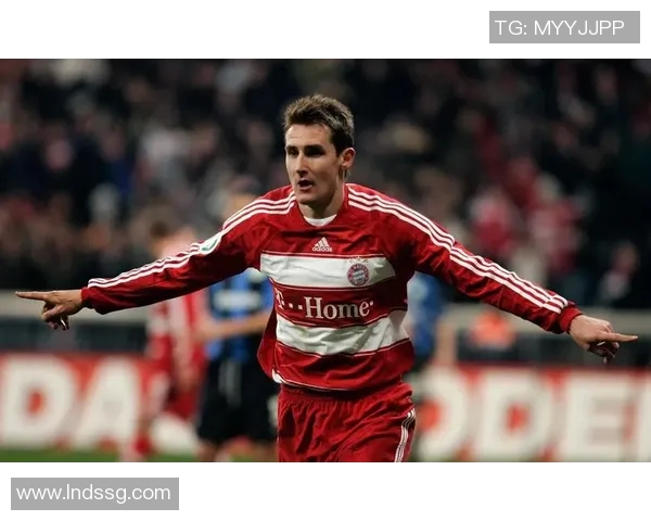 三月出生的足球巨星们：他们的成长与辉煌成就探秘