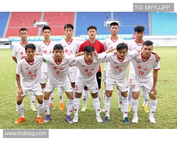 2018年足球巨星风采全景展示:技术、魅力与赛场荣耀的完美结合 2018年足球巨星风采全景展示:技术、魅力与赛场荣耀的完美结合