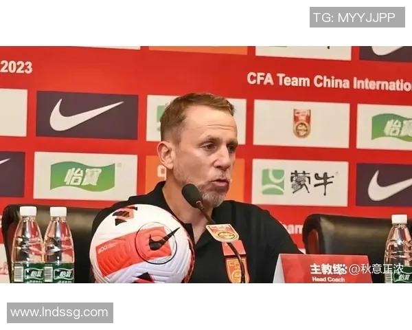 篮球运动员神似足球巨星 两者面容相似引发球迷热议 篮球运动员神似足球巨星 两者面容相似引发球迷热议