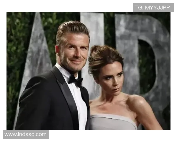 足球明星的爱情故事:揭秘那些与顶级球员共度时光的女友们